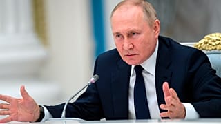 Putyin a Duma képviselőivel tárgyal július 7-én