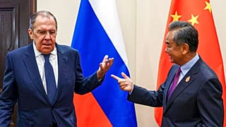 Sergueï Lavrov et son homologue chinois à Nusa Penida, Bali, le 7 juillet 2022