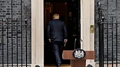 Boris Johnson poussé vers la sortie