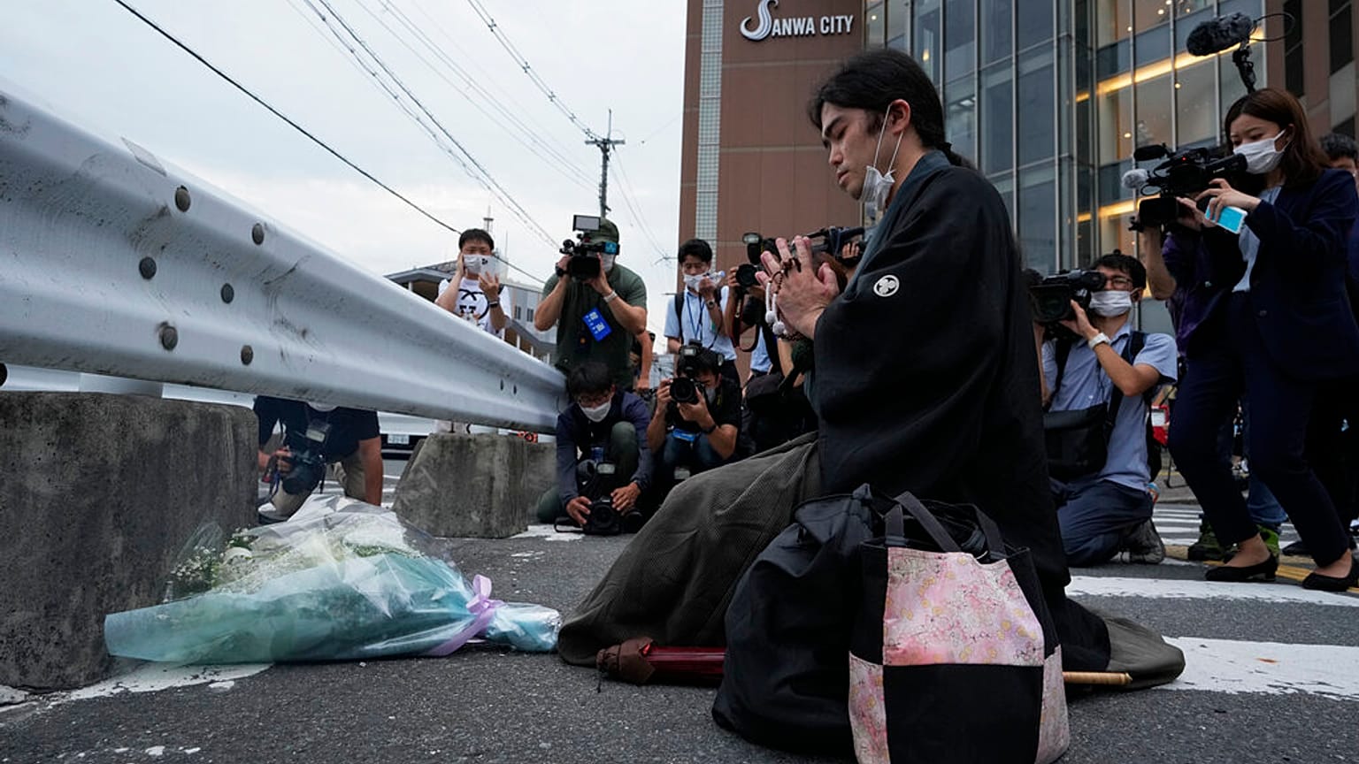 Blumen in Nara für Shinzo Abe