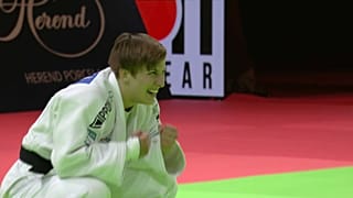 En -52kg la locale Reka Pupp a régalé le public en décrochant la première médaille d'or hongroise.
