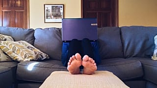 Mehr Home Office, weniger Überstunden: Junge Arbeitnehmer:innen wollen eine bessere Work-Life-Balance