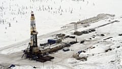 Нефтедобывающая вышка "Роснефти" в Сибири
