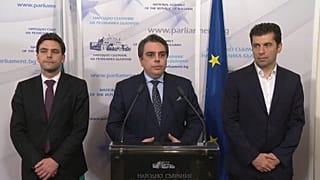 Der stellvertretende Ministerpräsident und Finanzminister Assen Wassilew (Mitte)