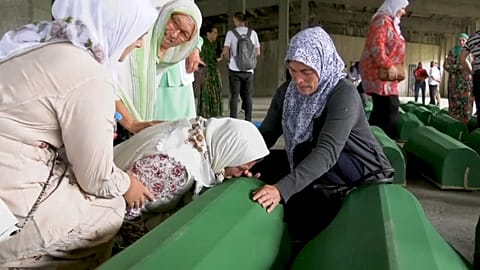 Victims' remains arrive at Srebrenica memorial site
