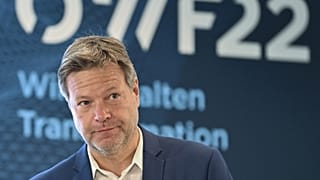 Robert Habeck gazdasági miniszter egy keletnémet gazdasági fórumon