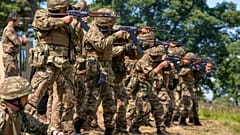 Neue Rekruten der ukrainischen bei der Ausbildung auf einem Militärstützpunkt in der Nähe von Manchester
