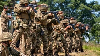 Neue Rekruten der ukrainischen bei der Ausbildung auf einem Militärstützpunkt in der Nähe von Manchester