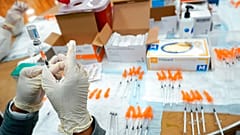EU-Behörden empfehlen 4. Corona-Impfung für alle über 60