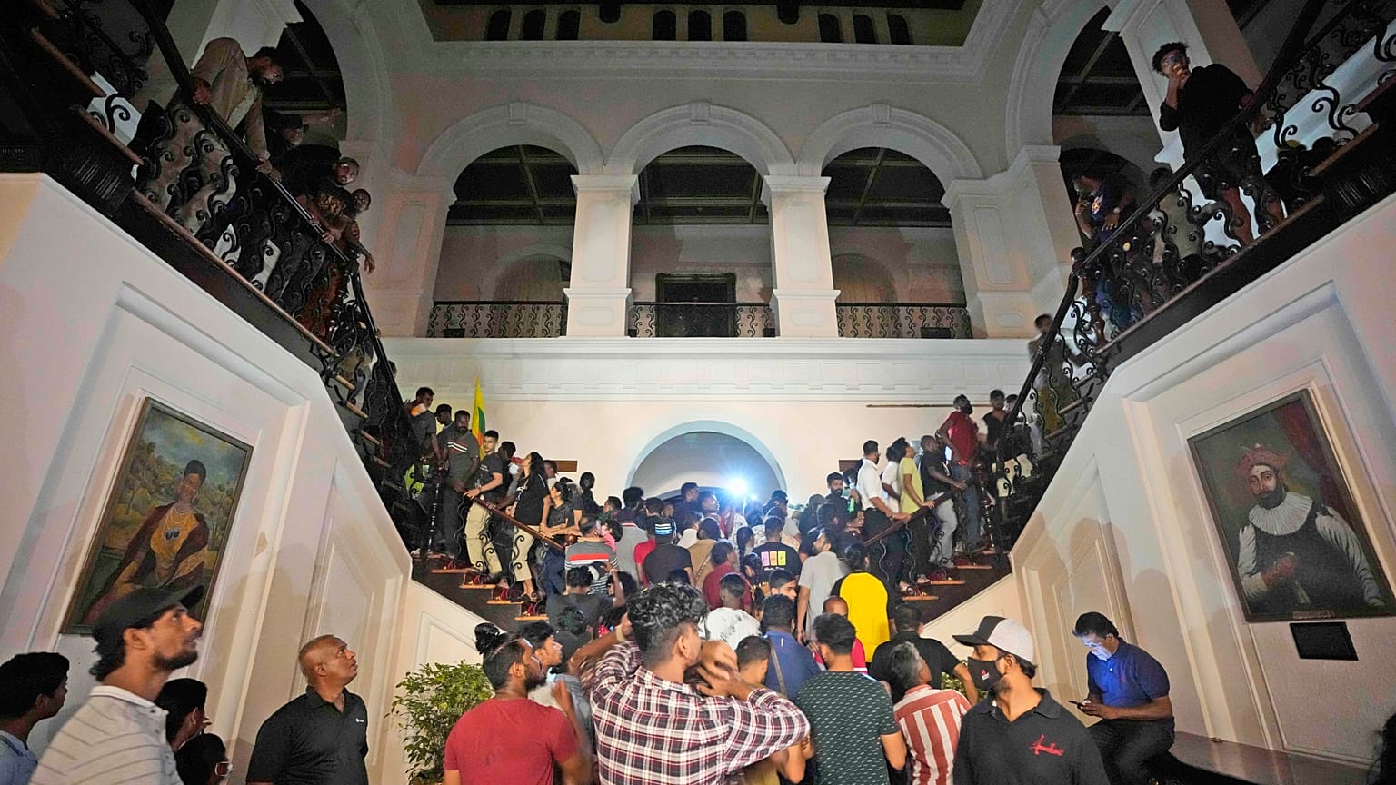 Les manifestants envahissent le palais présidentiel à Colombo (09/07/2022)