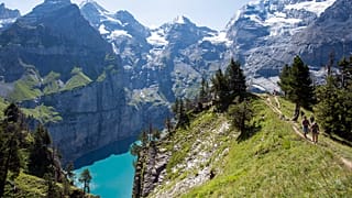 Lago di Oeschinen, sotto alla montagna "Spitze Stei".