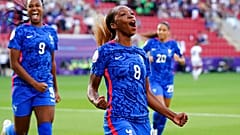 Grace Geyoro bejubelt ihren ersten Treffer im Spiel gegen Italien