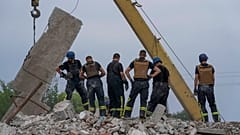Lateral de uno de los edificios impactados en la ciudad de Chasiv Yar