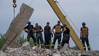Lateral de uno de los edificios impactados en la ciudad de Chasiv Yar