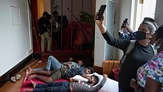 Sri Lanka'da başkanlık konutunu göstericiler bastı