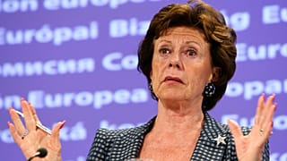 Ex-comissária europeia Neelie Kroes é acusada de fazer lóbi a favor dos interesses da Uber