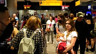 Londra Heathrow Havaalanı, seayahat kaosunun yaşandığı havaalanlarının başında geliyor