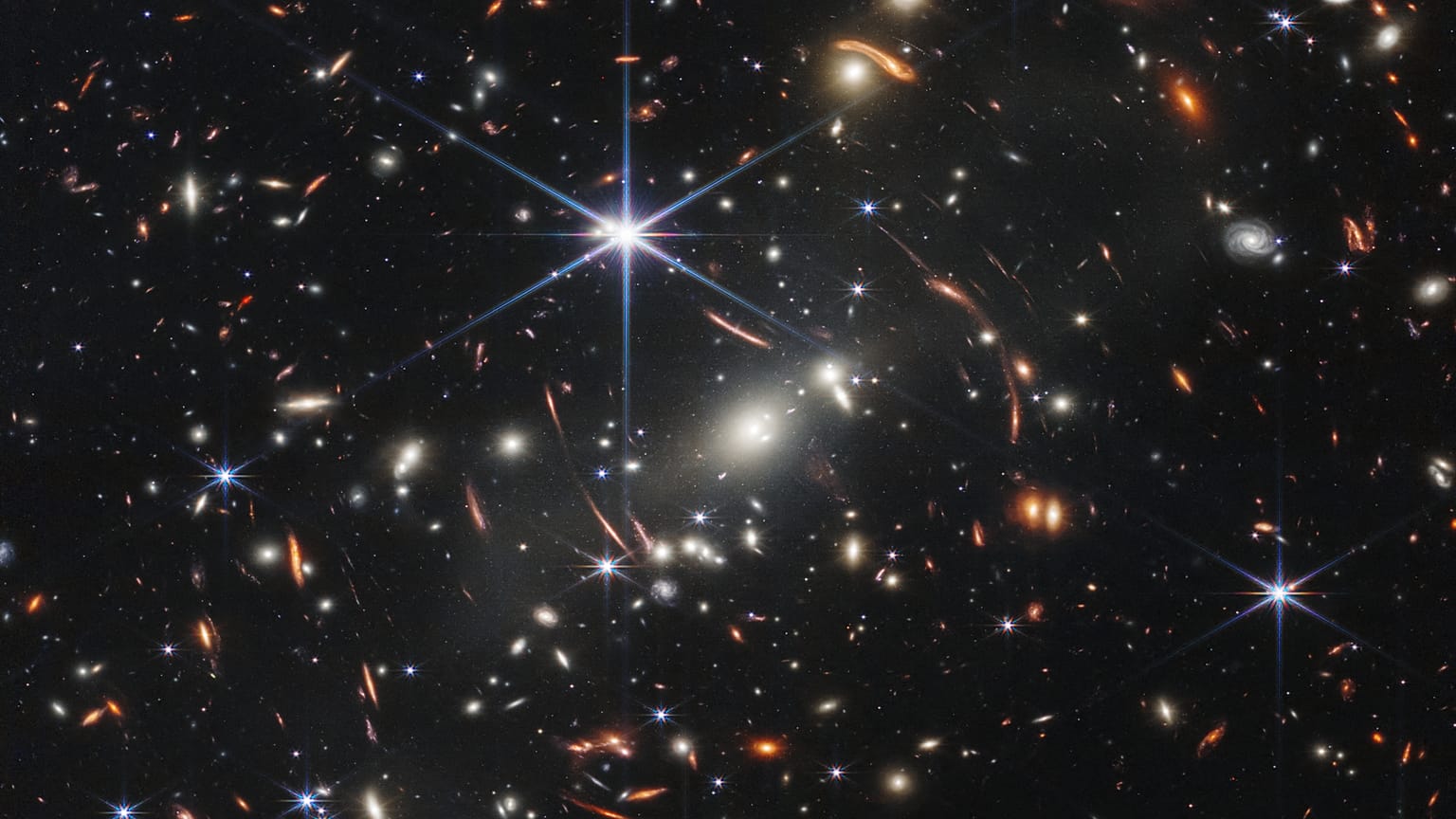 Il primo scatto inviato dal telescopio James Webb: l'immagine ritrae galassie antiche quasi quanto il Big Bang