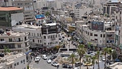 مشهد عام لمدينة رام الله بالضفة الغربية المحتلة