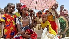 Kinder im vom Hunger gezeichneten Äthiopien - eines der Länder, deren Bevölkerungszahl laut UNO am deutlichsten zulegen wird. 