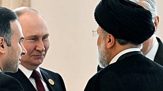 Russian President Vladimir Putin speaks to Iran's President Ebrahim Raisi, 29 June 2022