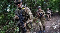 Ukrainische Soldaten nahe Charkiw im Nordosten