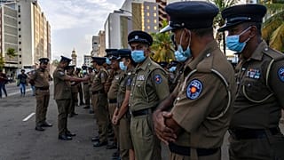 Polizei vor dem Präsidentenpalast in Colombo in Sri Lanka