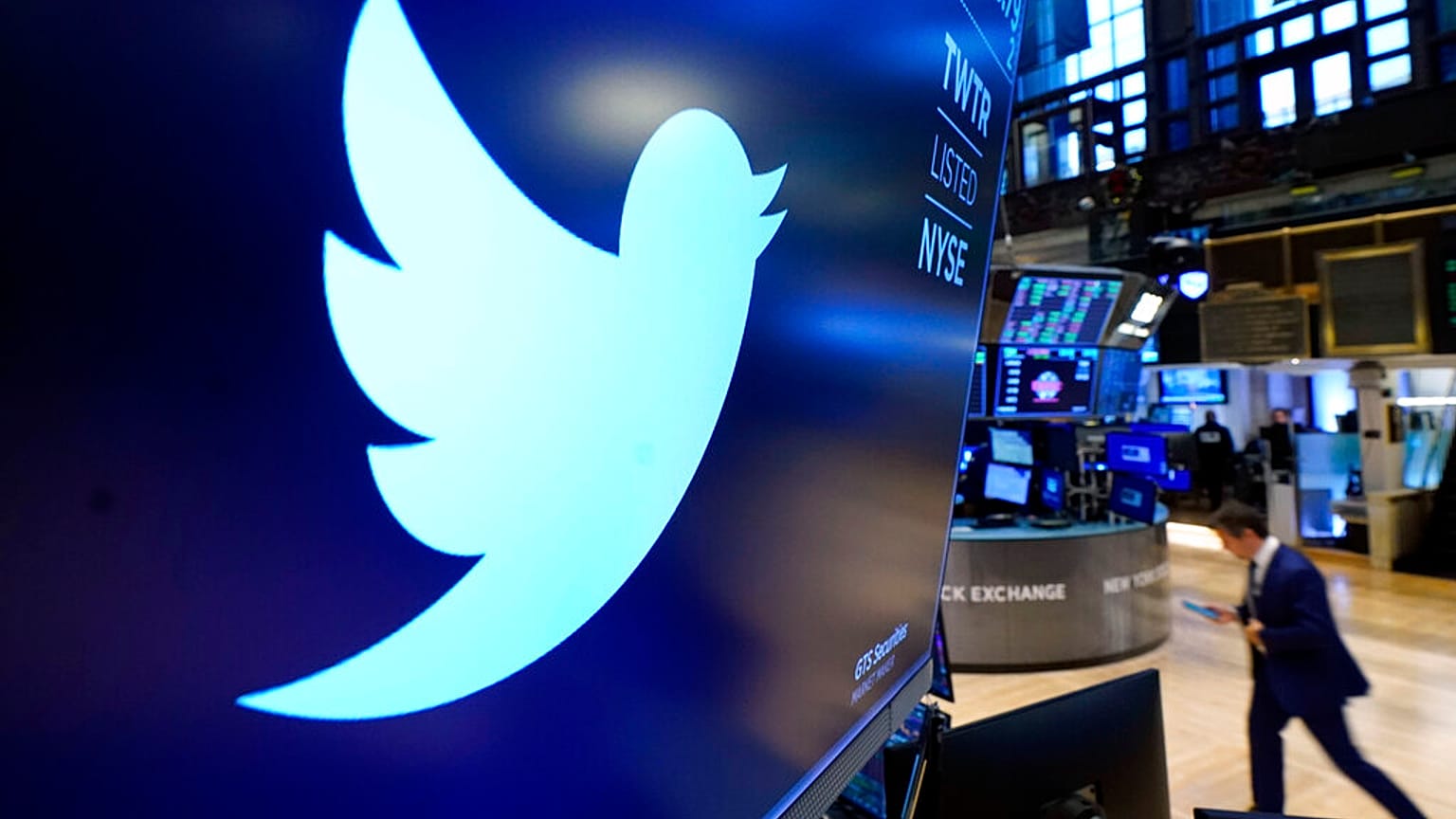 El logo de Twitter en la Bolsa de Nueva York