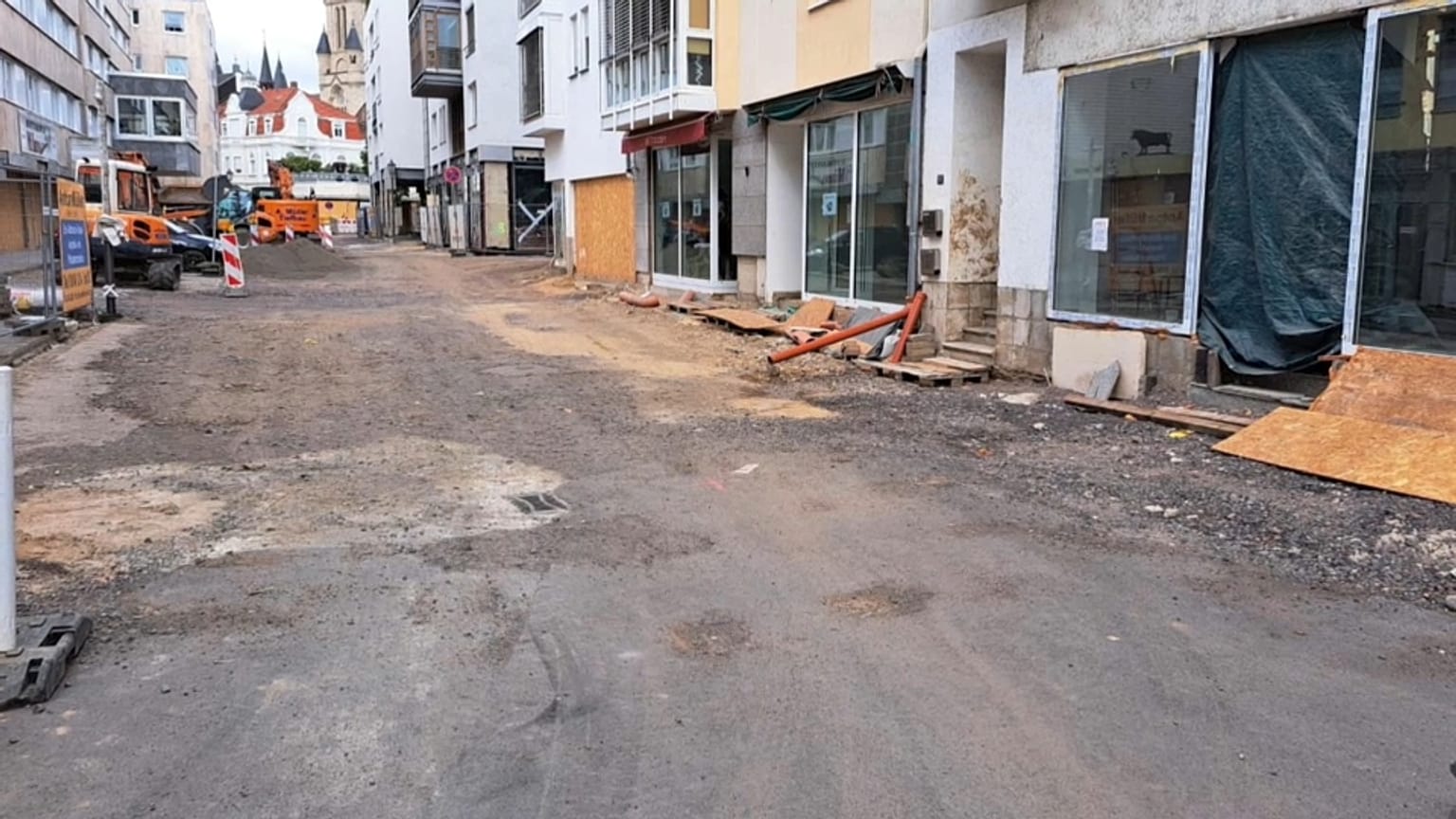 Ahrweiler - ein Jahr nach der Flut bleiben viele Läden geschlossen