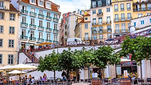 Two European destinations rank highly for expat life, but one favourite destination falls to the bottom 10. 