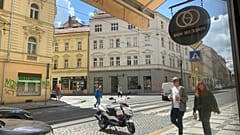 Dos Mundos is an artisan coffee roastery based in the trendy Letná district of Prague. 
