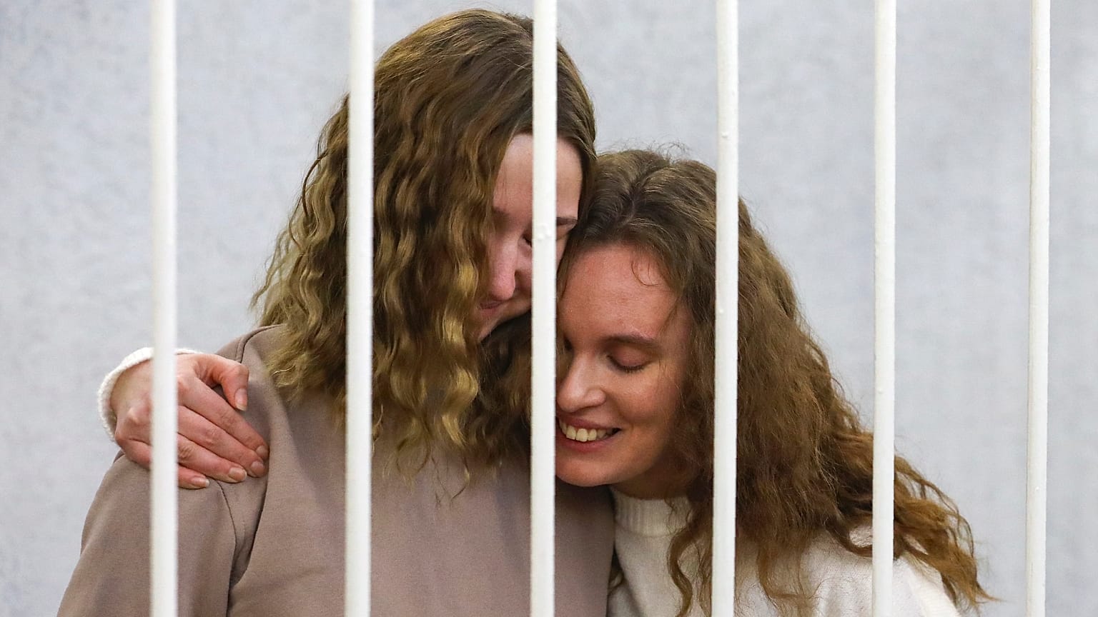 Журналистки Катерина Андреева и Дарья Чульцова на суде по делу о беспорядках