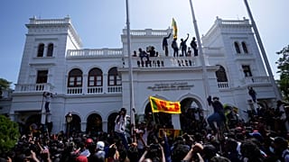 Sri Lanka'da protestocular başbakanın ofisini bastı