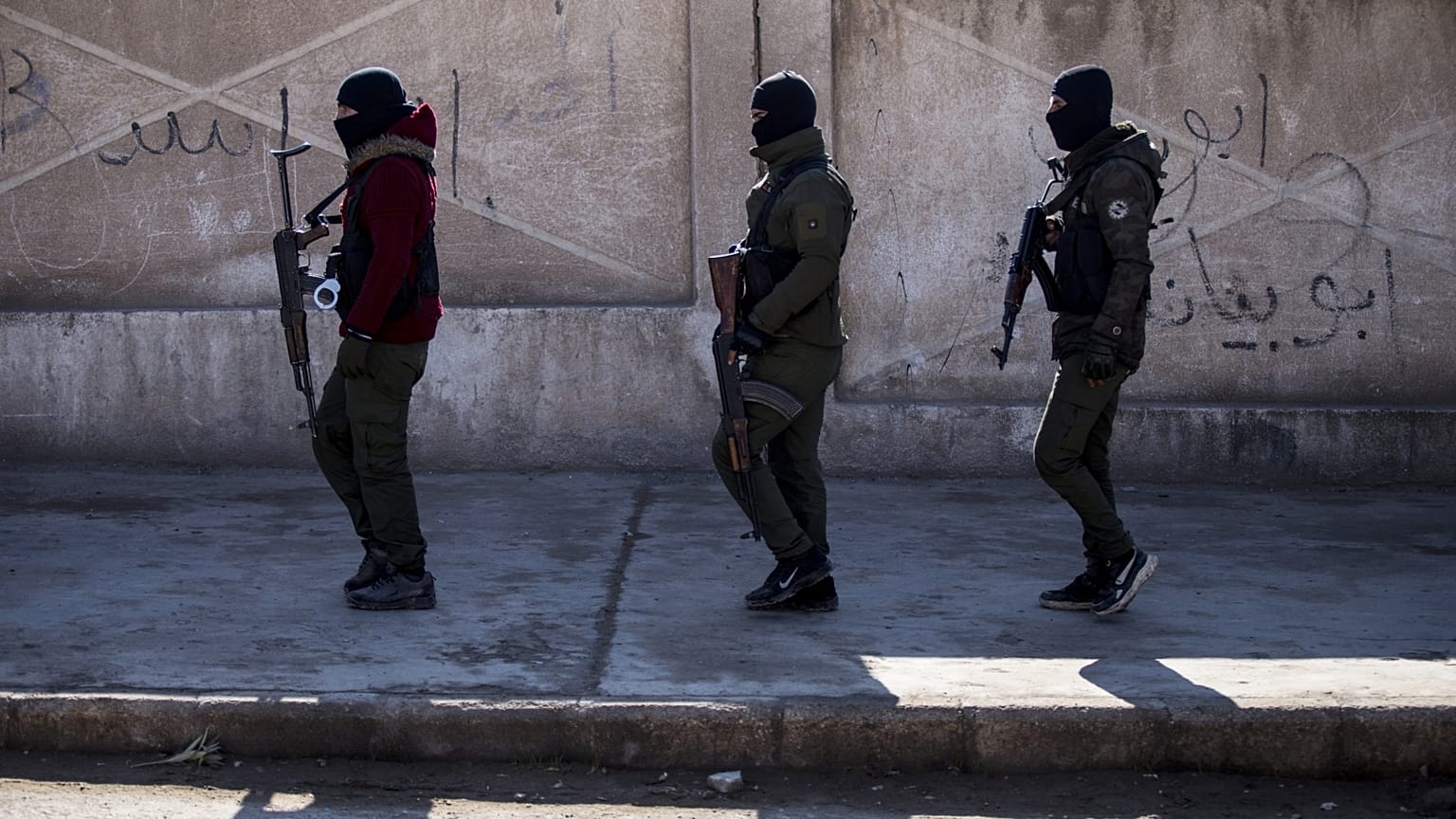 Amerikaiak által támogatott szíriai erők keresik az ISIS terroristáit 
