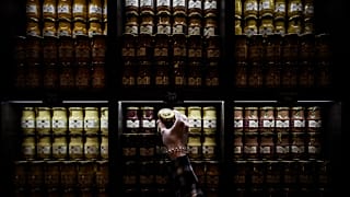 A viral video claims to show hundreds of jars of mustard piled in a warehouse.