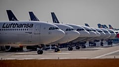 Alman havayolu şirketi Lufthansa'ya ait yolcu uçakları