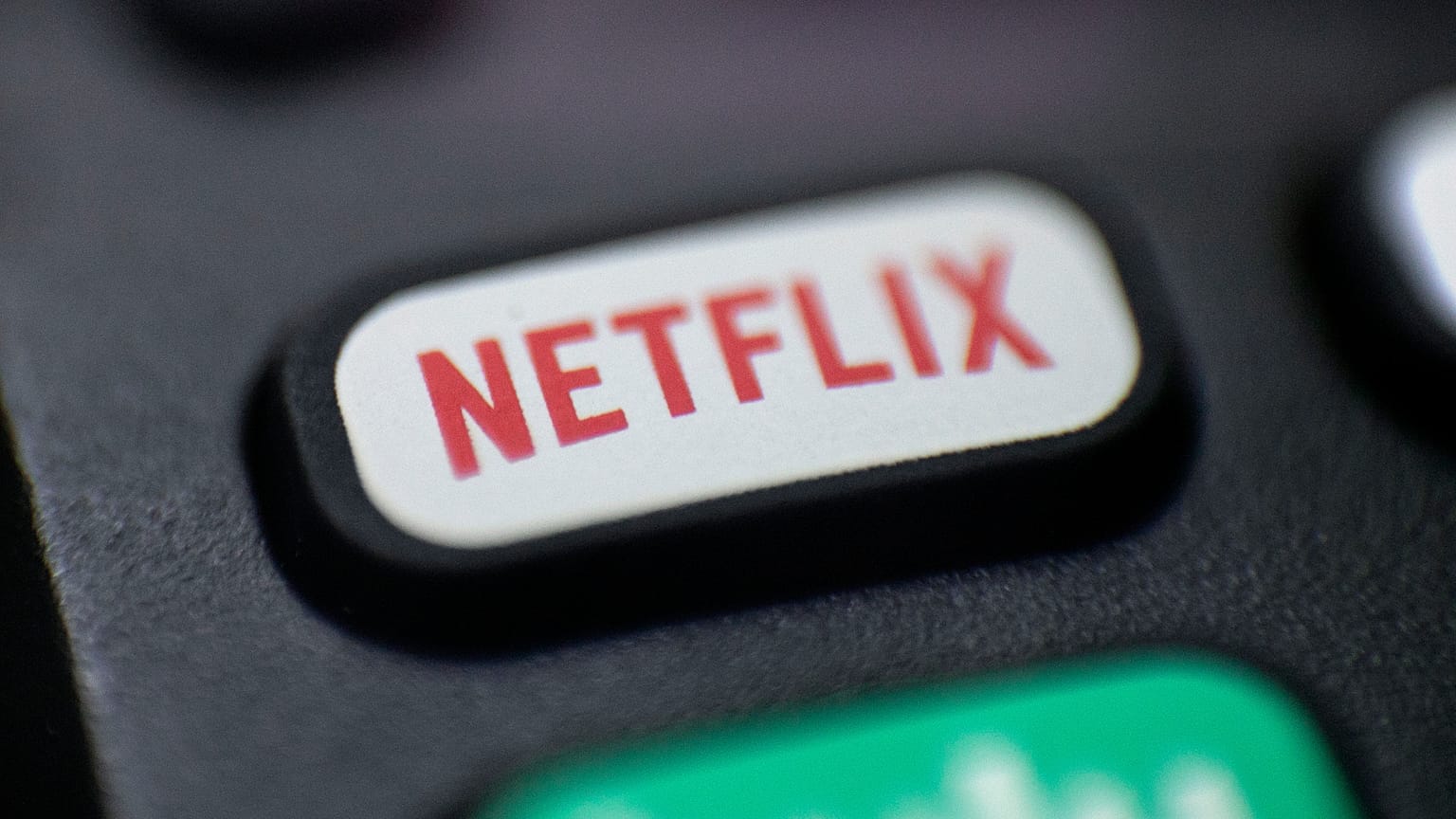 Netflix lost 200,000 customers worldwide in the first quarter compared to the end of 2021