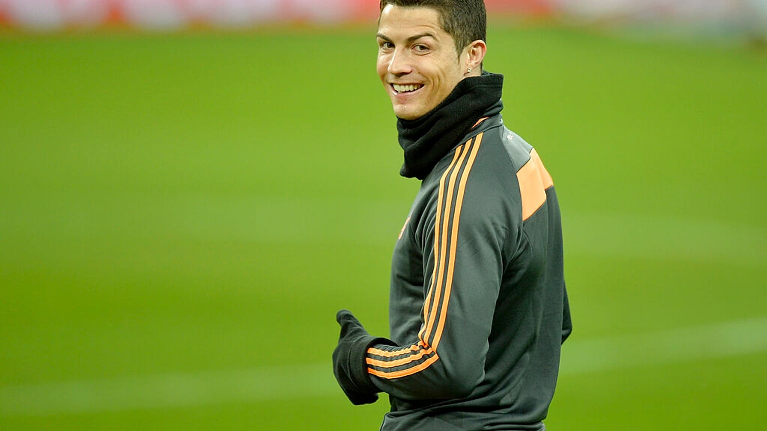  كريستيانو رونالدو، لاعب ريال مدريد، خلال جلسة التدريب في جيلسنكيرشن ألمانيا، الثلاثاء 25 فبراير 2014