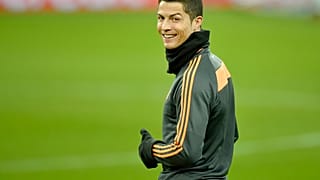 كريستيانو رونالدو، لاعب ريال مدريد، خلال جلسة التدريب في جيلسنكيرشن ألمانيا، الثلاثاء 25 فبراير 2014