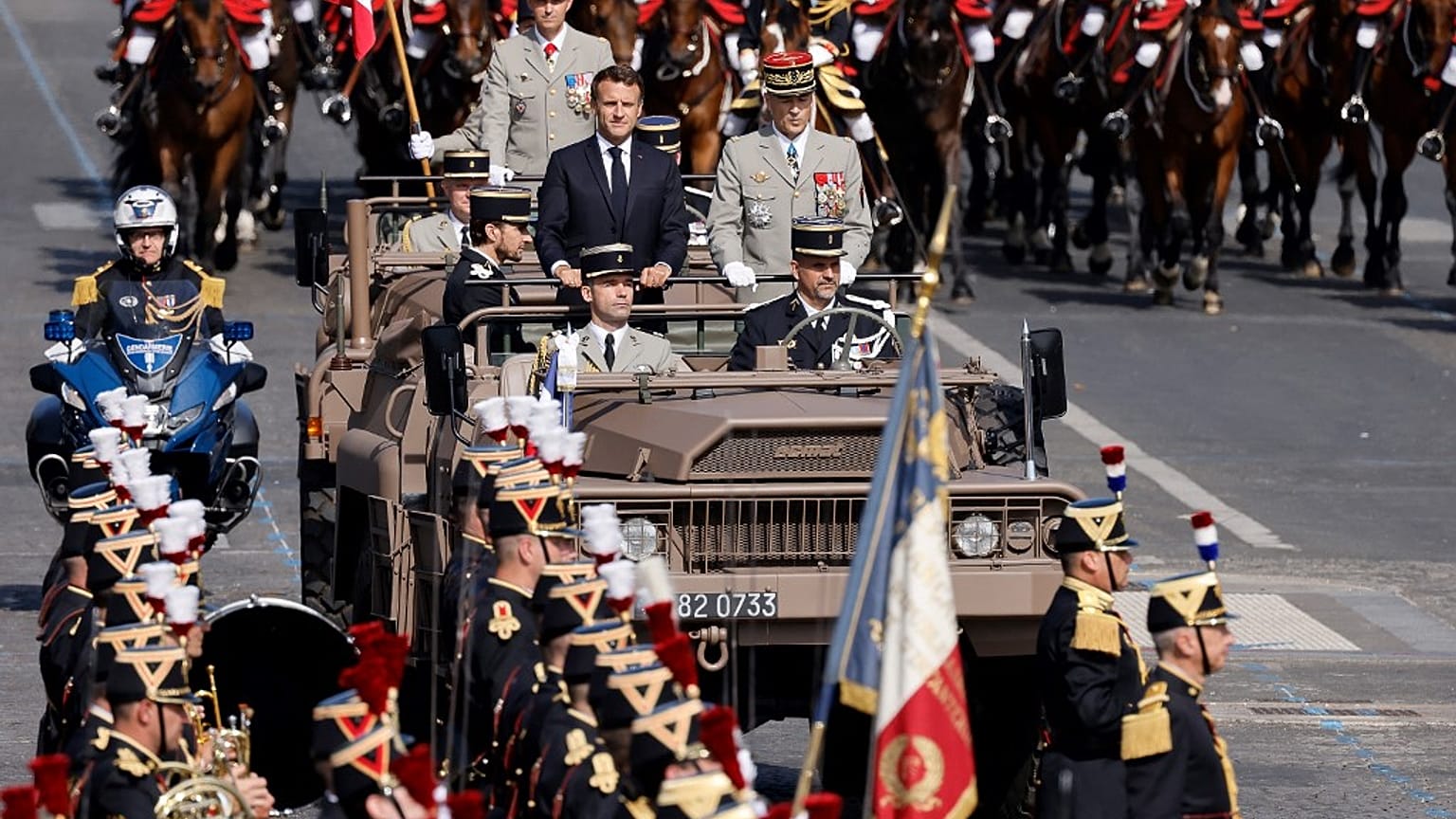Macron elnök ünnepi beszédében haderőfejlesztést ígért