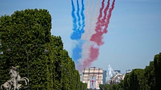 Празднование Дня взятия Бастилии в Париже.