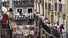 مهرجان سان فيرمين للركض أمام الثيران