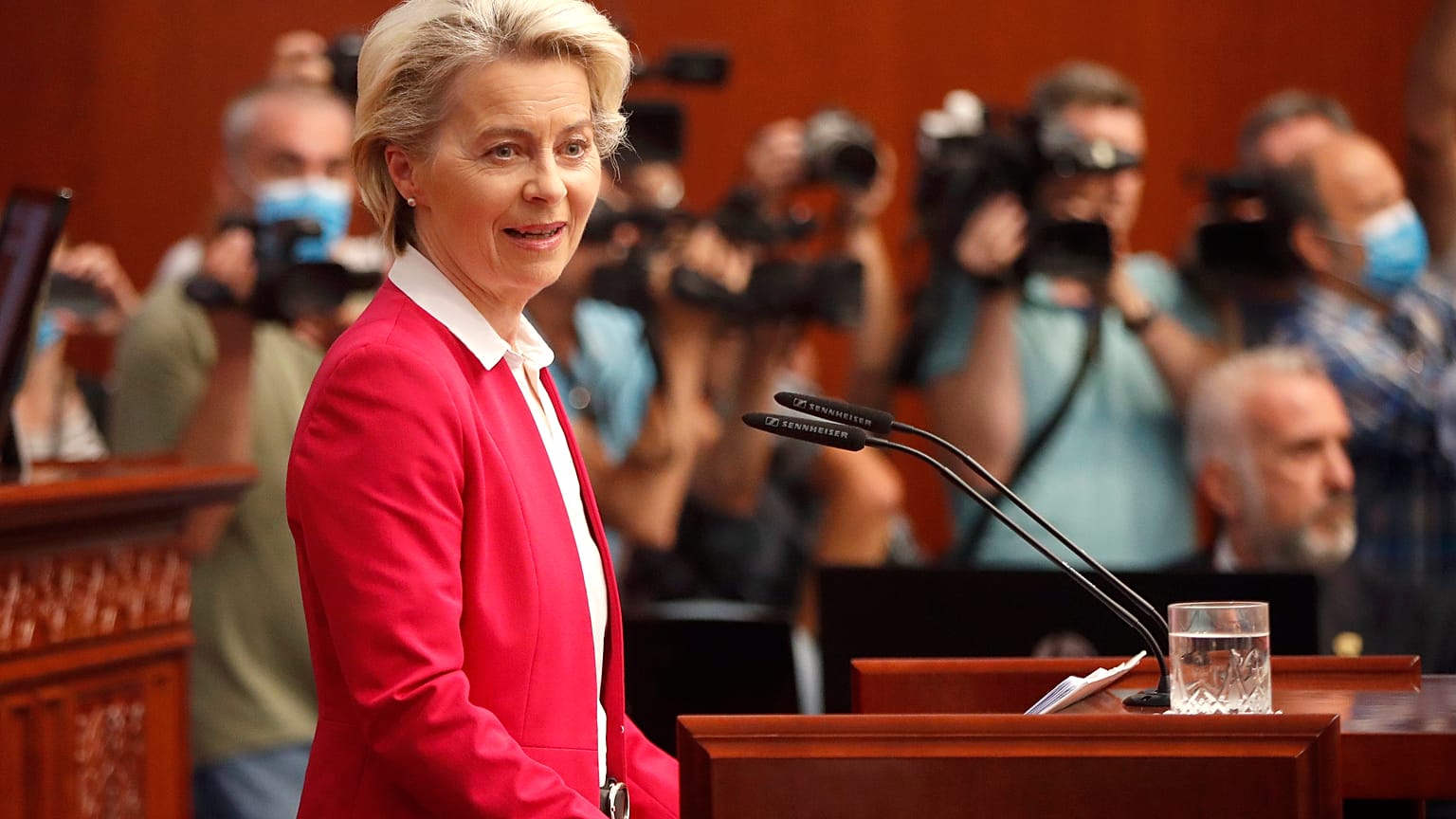 L'appello di Ursula von der Leyen al parlamento macedone