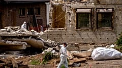 Una casa dañada por las inundaciones del año pasado, que ahora está demolida en el pueblo de Ahrbrueck en el valle de Ahrtal, Alemania, el 6 de julio de 2022. 