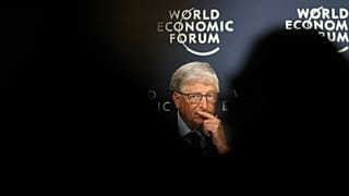 Bill Gates, a Bill & Melinda Gates Alapítvány társelnöke sajtótájékoztatón a svájci Davosban, a Világgazdasági Fórumon 2022. május 25-én, szerdán.