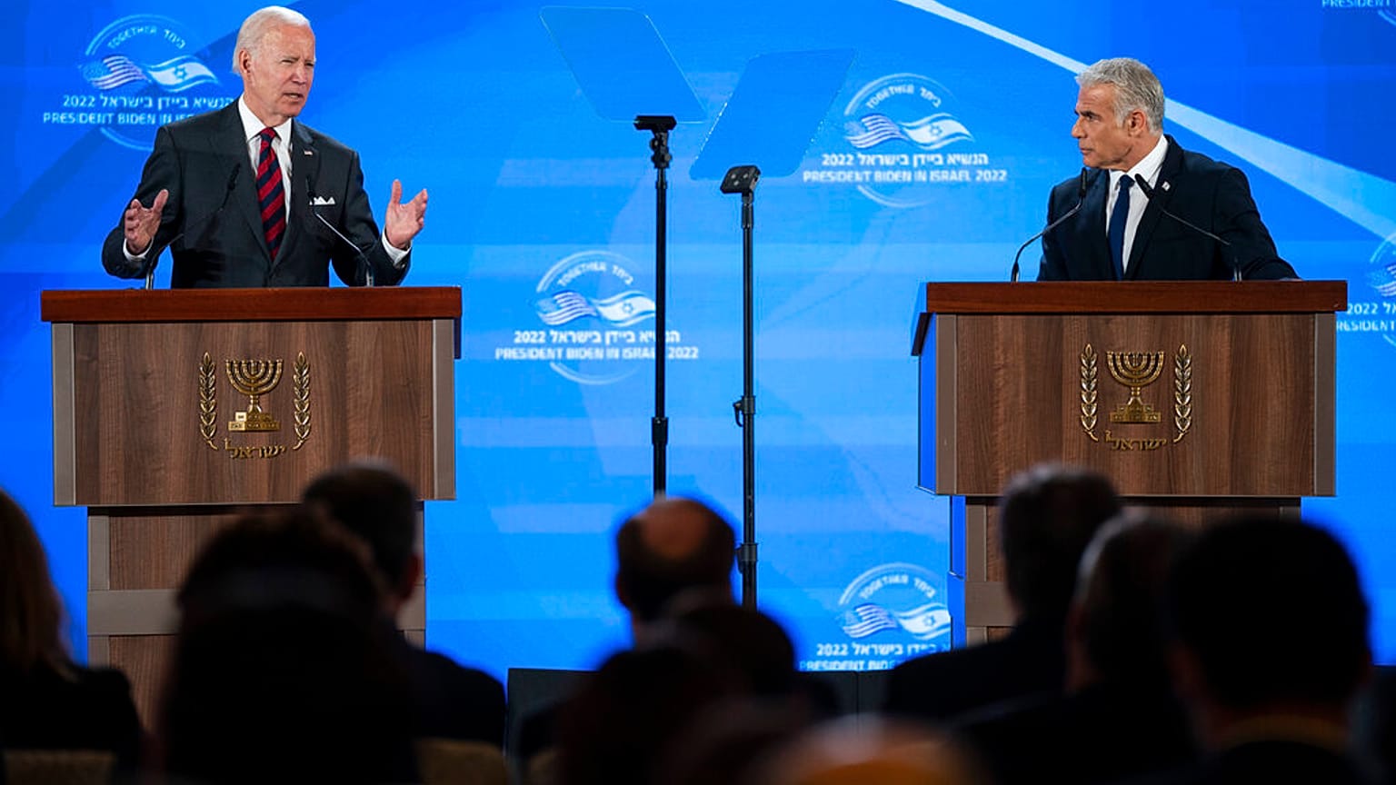 ABD Başkanı Joe Biden, resmi temaslar kapsamında bulunduğu İsrail'de, Başbakan Yair Lapid ile bir araya geldi. İkili daha sonra ortak basın toplantısı düzenledi