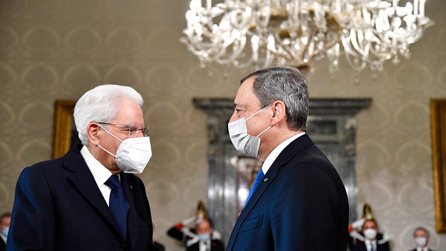 Matarella junto a Draghi