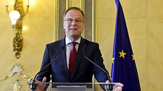 Navracsics Tibor területfejlesztési miniszter egy budapesti sajtótájékoztatón