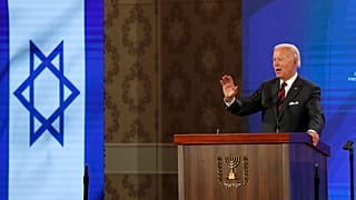 الرئيس الأمريكي جو بايدن خلال مؤتمر صحفي  مع رئيس الوزراء الإسرائيلي يائير لابيد في القدس. 