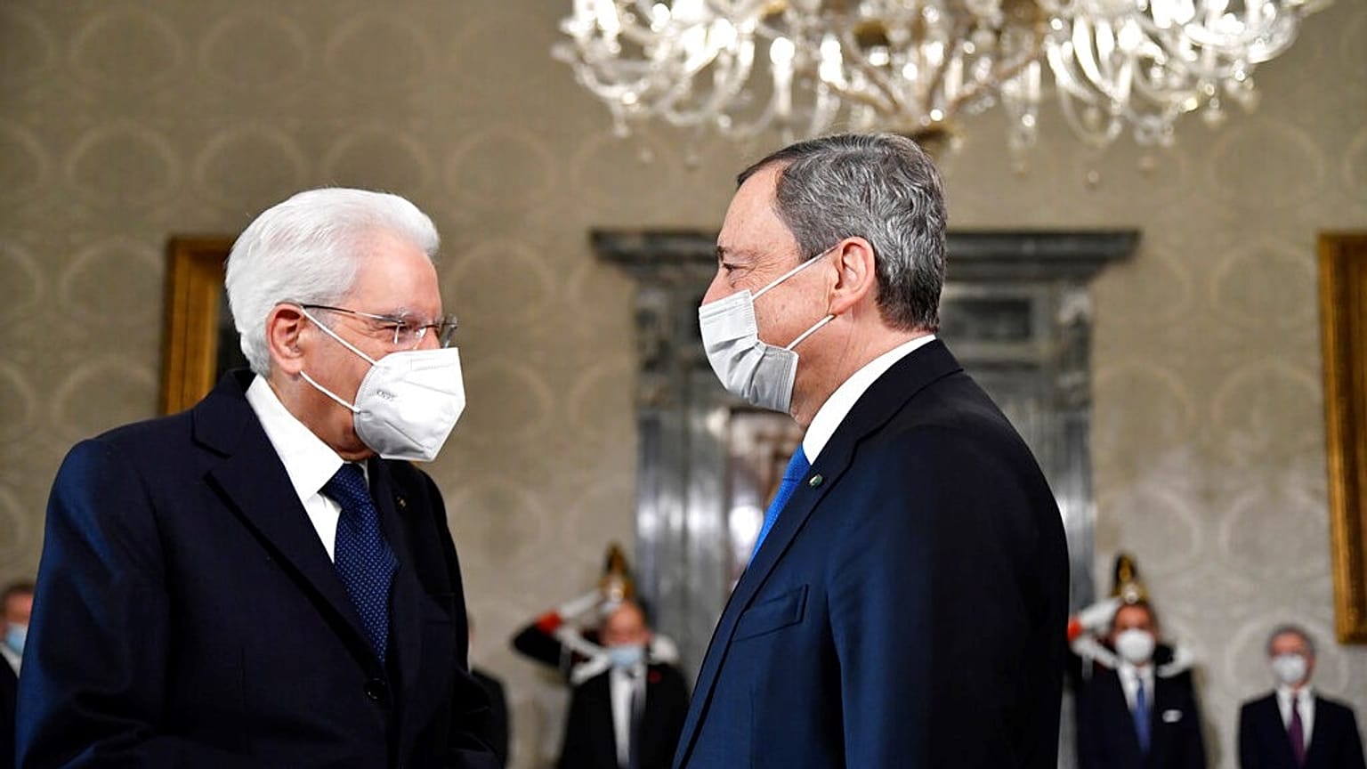 Sergio Mattarella olasz államfő és Mario Draghi miniszterelnök